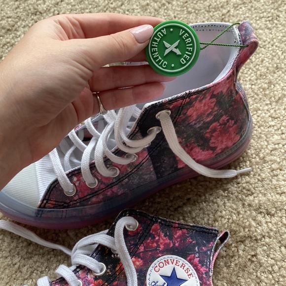 Converse x Shaniqwa Jarvis. NWT. Never worn. cherry blossom colorway. size 6.5. - Picture 9 of 13